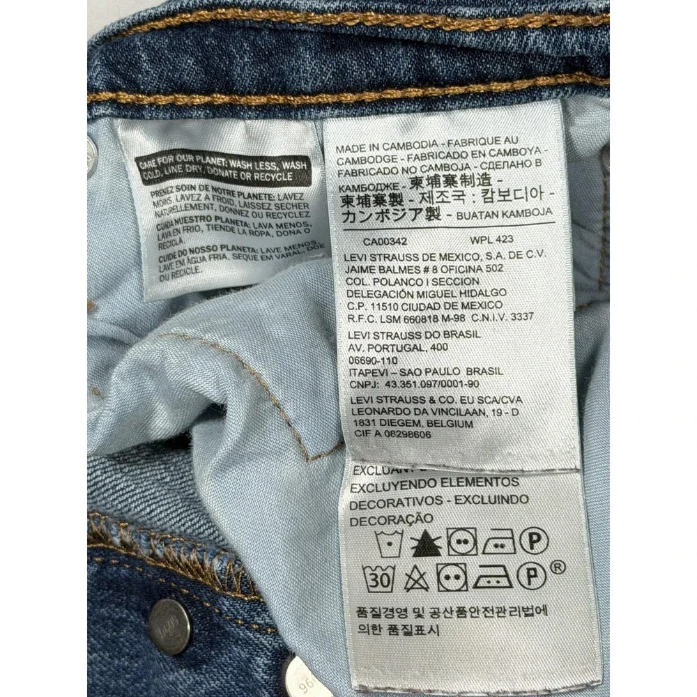 Levi's Premium Jeans Mens 32x30 Blue Medium Wash Denim Button Fly Straight Leg
